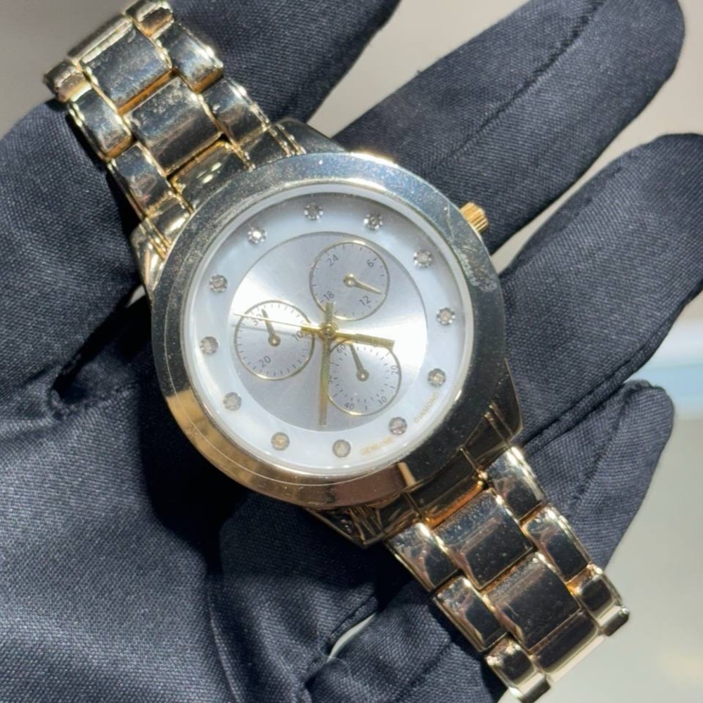 Time & Tru Ladies Silver Tone With Gold Mettalzied Glass Bezel Stainless Steel
